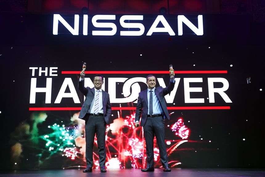 Handover: Atsushi Najima formally hands over key to Juan Manuel Hoyos to lead Nissan PH image