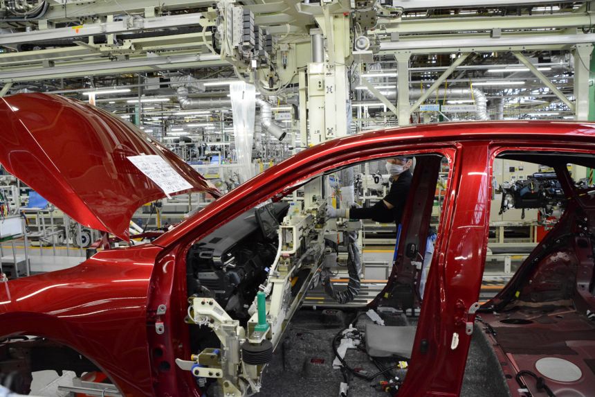 Parts shortage forces Toyota production halt in Japan image