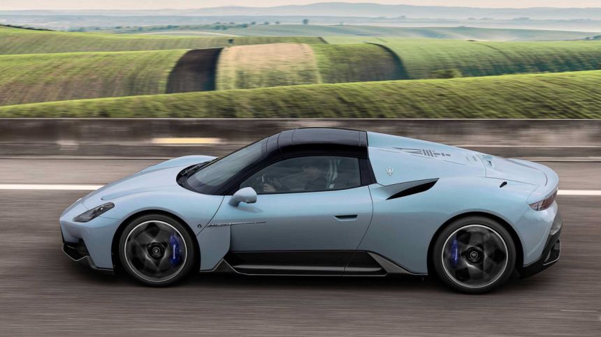 Feel sky-high in all-new Maserati MC20 Cielo image