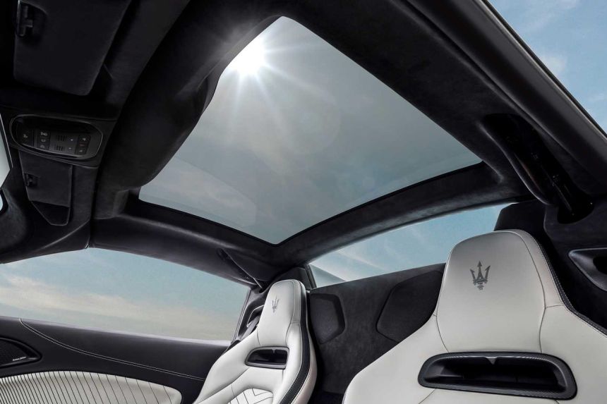 Feel sky-high in all-new Maserati MC20 Cielo image