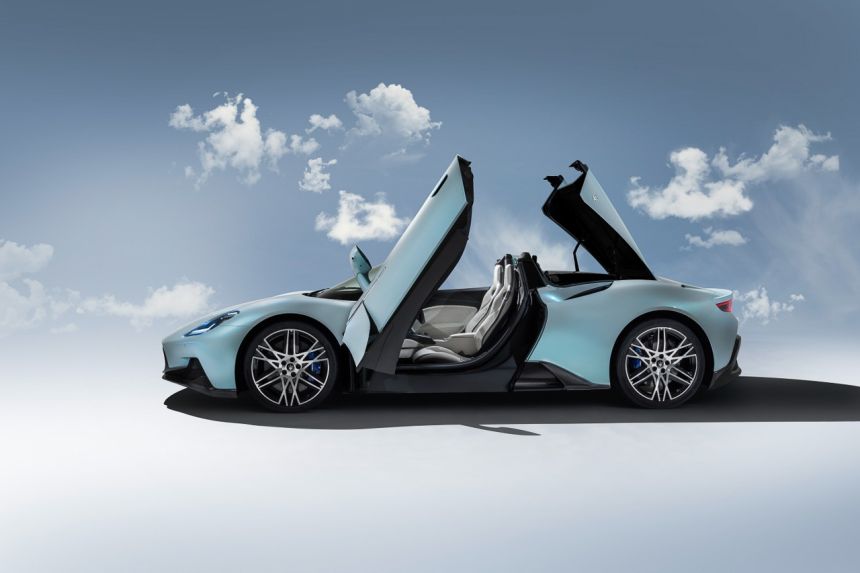 Feel sky-high in all-new Maserati MC20 Cielo image