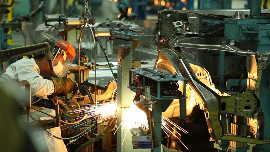 China's lockdowns bog down Japan's carmakers image