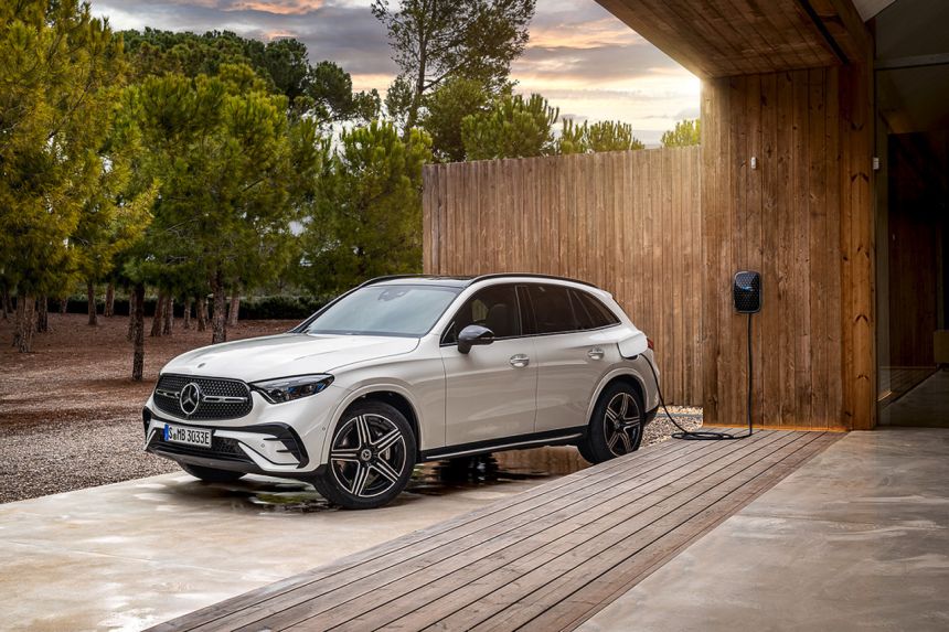 2023 Mercedes-Benz GLC out to hunt Audi Q5s, BMW X3s image