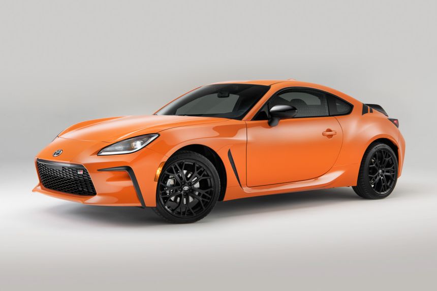 This Toyota GR86 painted orange is limited to 860 units image