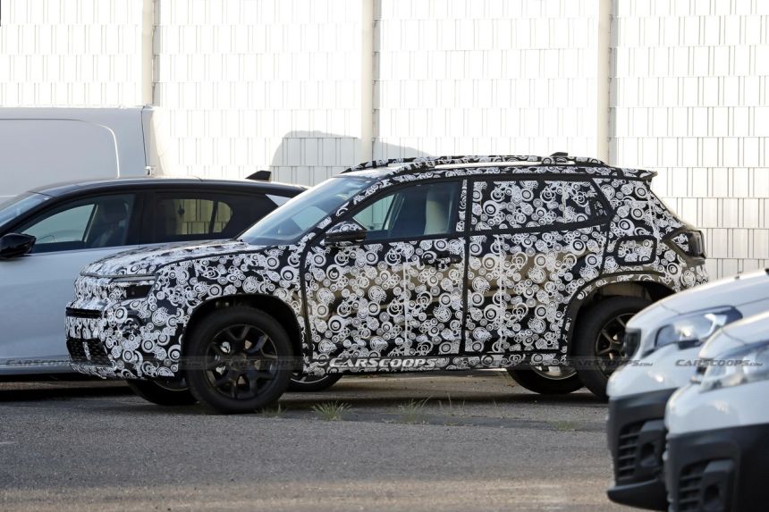 Baby Renegade: Jeep's smallest SUV has been spotted image
