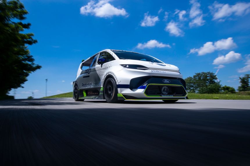 Ford Electric Supervan: the new Renault Espace F1 image