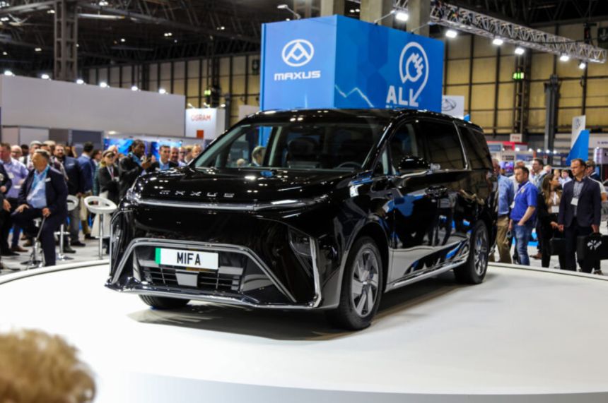 SAIC Maxus opens orders for Mifa 9 E-MPV for China and the UK image