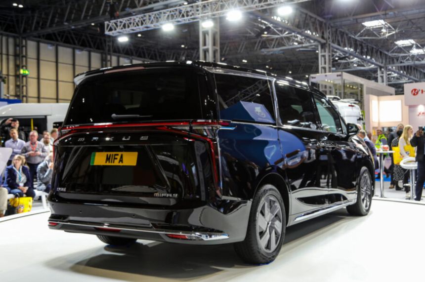 SAIC Maxus opens orders for Mifa 9 E-MPV for China and the UK image