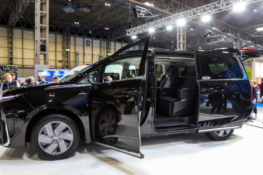 SAIC Maxus opens orders for Mifa 9 E-MPV for China and the UK image