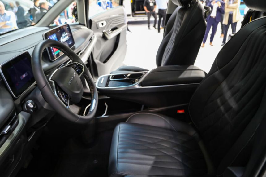 SAIC Maxus opens orders for Mifa 9 E-MPV for China and the UK image