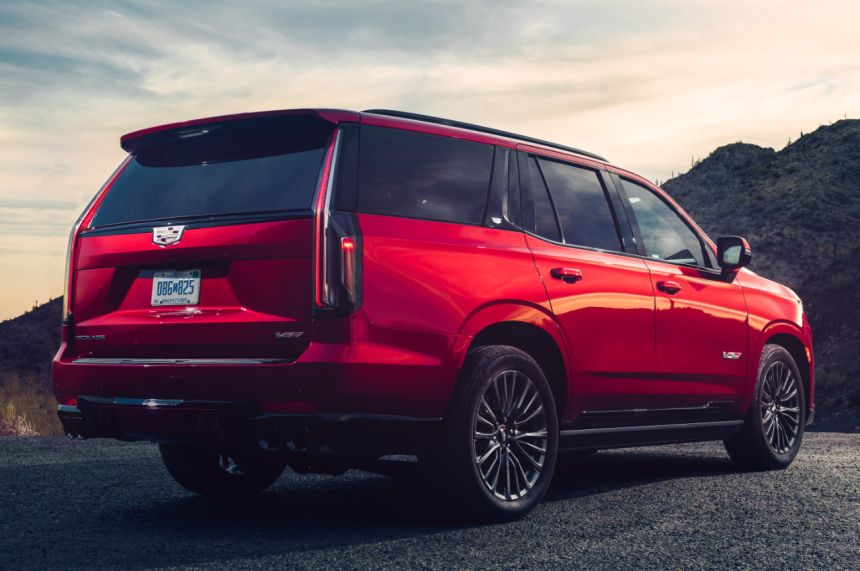 First Retail Production 2023 Cadillac Escalade-V raised $500,000 USD at auction image