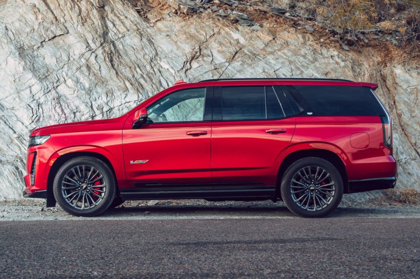 First Retail Production 2023 Cadillac Escalade-V raised $500,000 USD at auction image