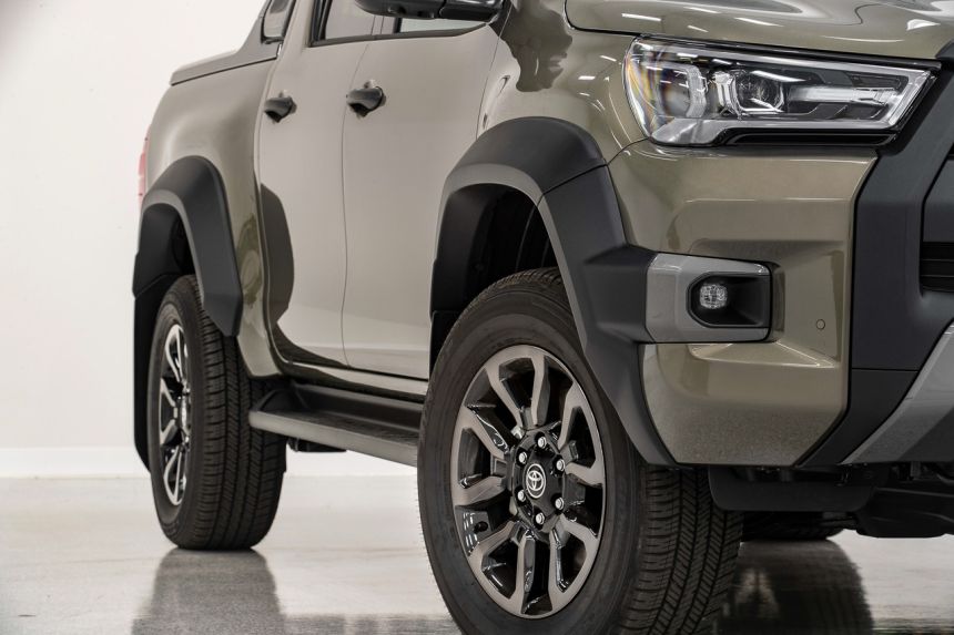 Toyota finally fits rear disc brakes for 2023 Hilux image