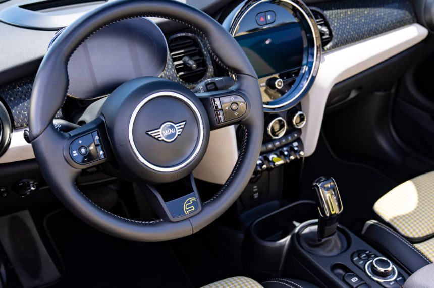 Mini goes top down with the new Cooper SE image