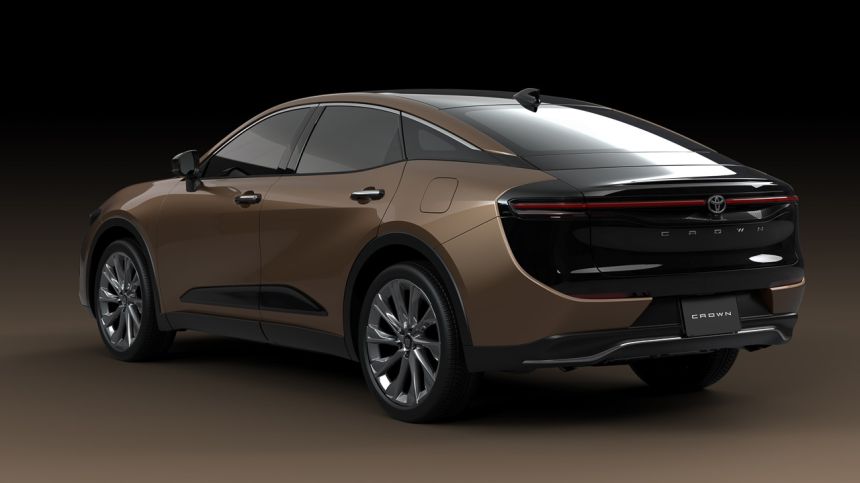 All-new Toyota Crown now offers crossover variant image