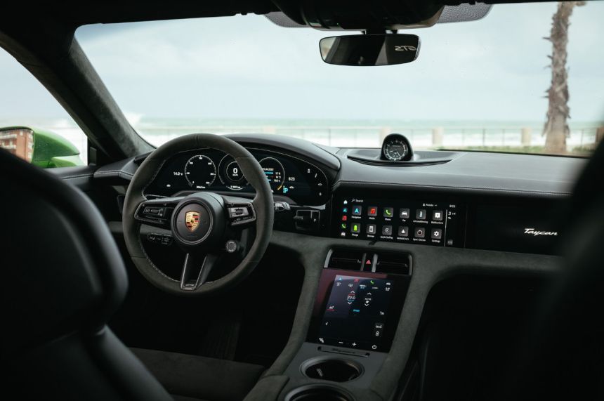 Porsche rolls out update for Taycan in-car OS image
