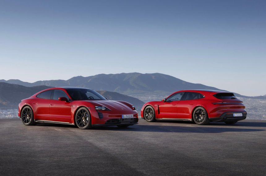 Porsche rolls out update for Taycan in-car OS image