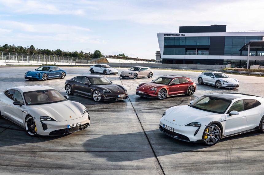 Porsche rolls out update for Taycan in-car OS image