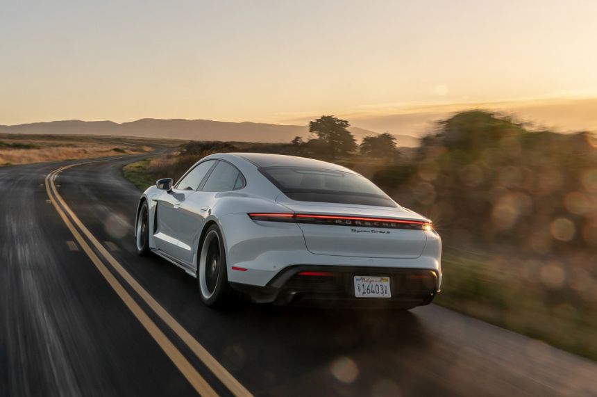 Porsche rolls out update for Taycan in-car OS image