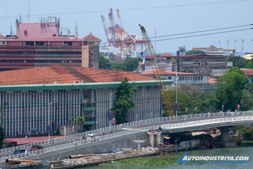 DPWH to build more bridges, expressways in Metro Manila image