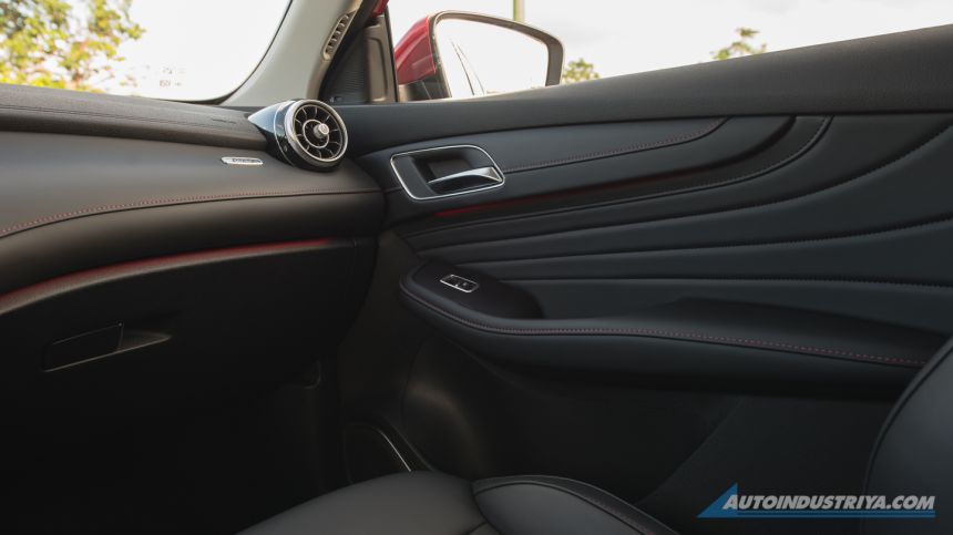 Embargo: MG HS Review image