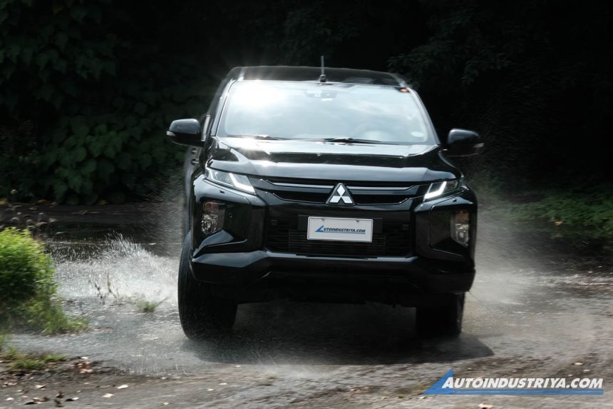 2022 Mitsubishi Strada Athlete Black Series 4WD A/T image