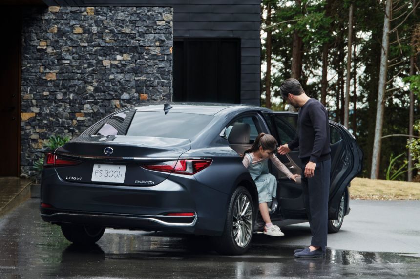 Toyota eyes greener tomorrow with HEV line up image