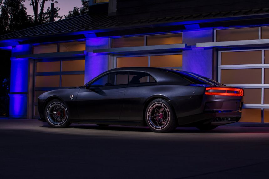 Electric Muscle: Dodge Charger Daytona SRT faster than Hellcat image