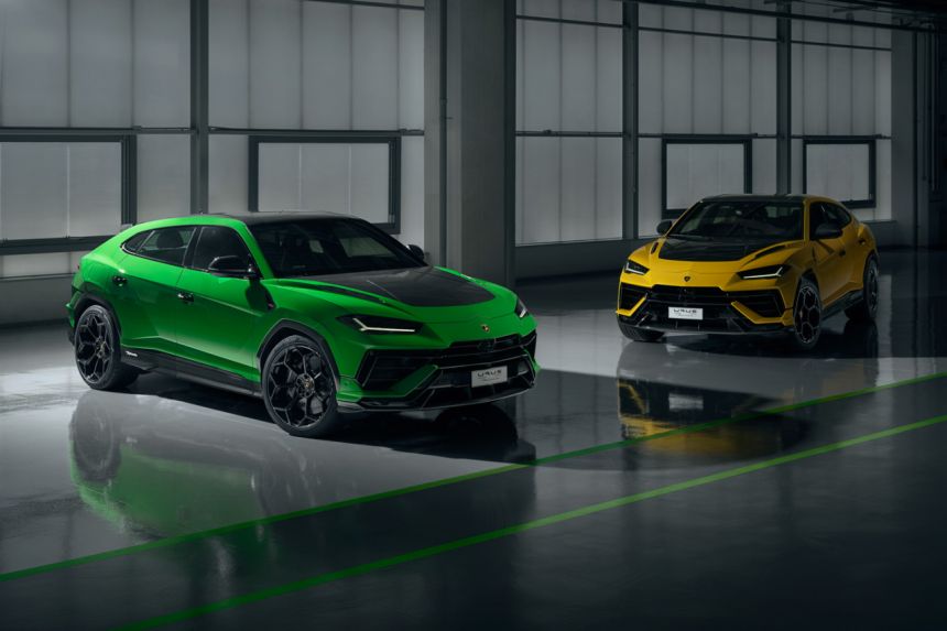 Lamborghini debuts 2023 Urus Performante with less weight, more HP image