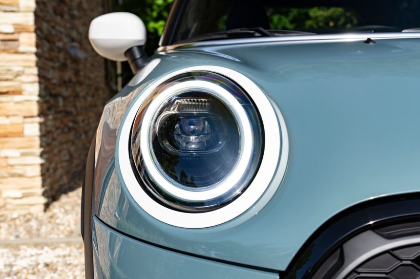 Mini unveils Multitone Edition Cooper S, limited to 200 units image