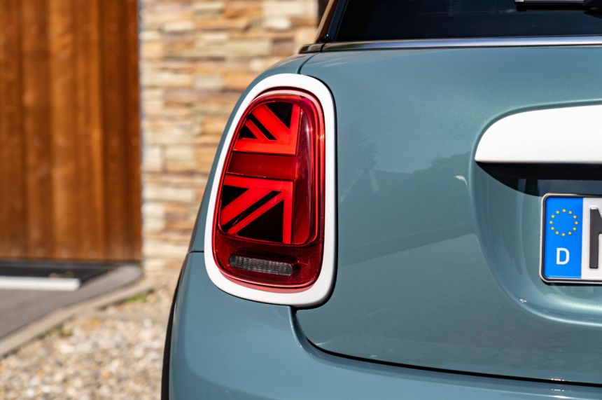 Mini unveils Multitone Edition Cooper S, limited to 200 units image