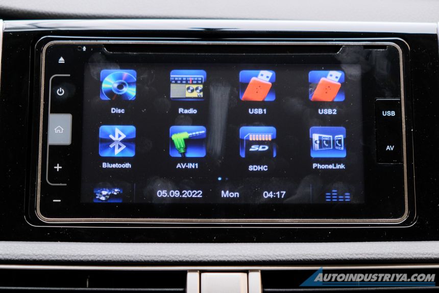 Specs, prices, features: Nissan PH launches 2023 Livina image