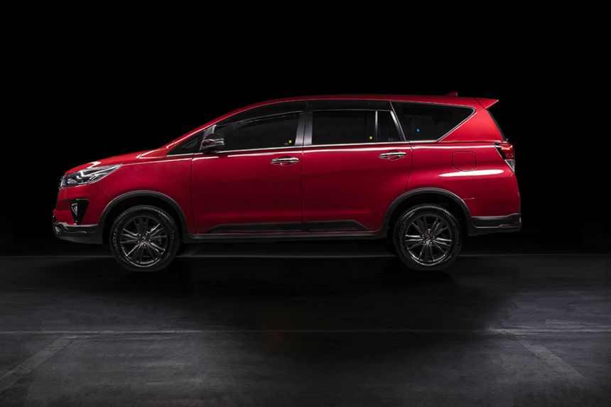 Toyota Innova-X for Malaysia gets wireless Apple CarPlay, Android Auto image