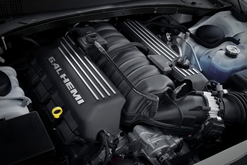 Chrysler sends-off 2023 300C with 6.4L HEMI V8 image
