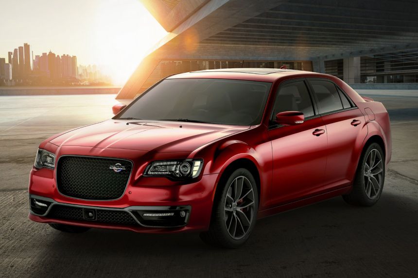 Chrysler sends-off 2023 300C with 6.4L HEMI V8 image