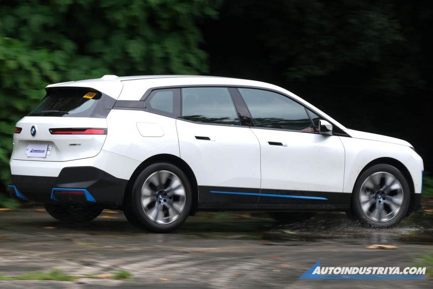 2022 BMW iX xDrive40 image