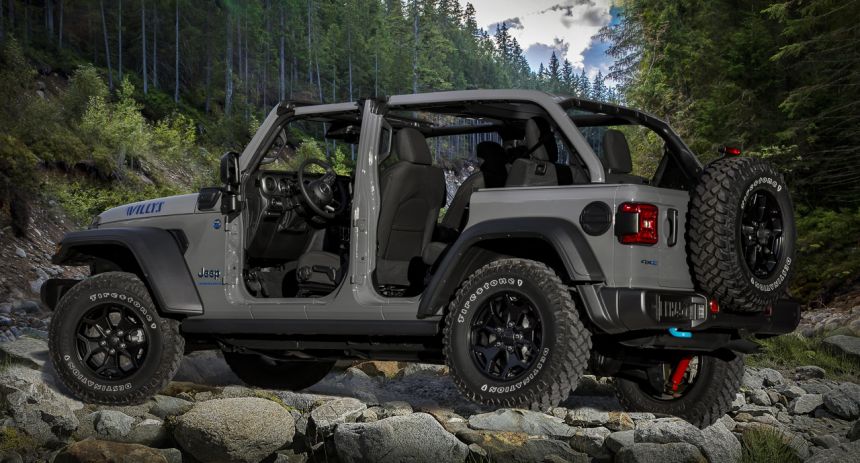 2023 Jeep Wrangler 4xe Willys is an entry-level 4x4 done right image