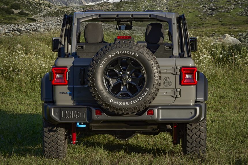 2023 Jeep Wrangler 4xe Willys is an entry-level 4x4 done right image