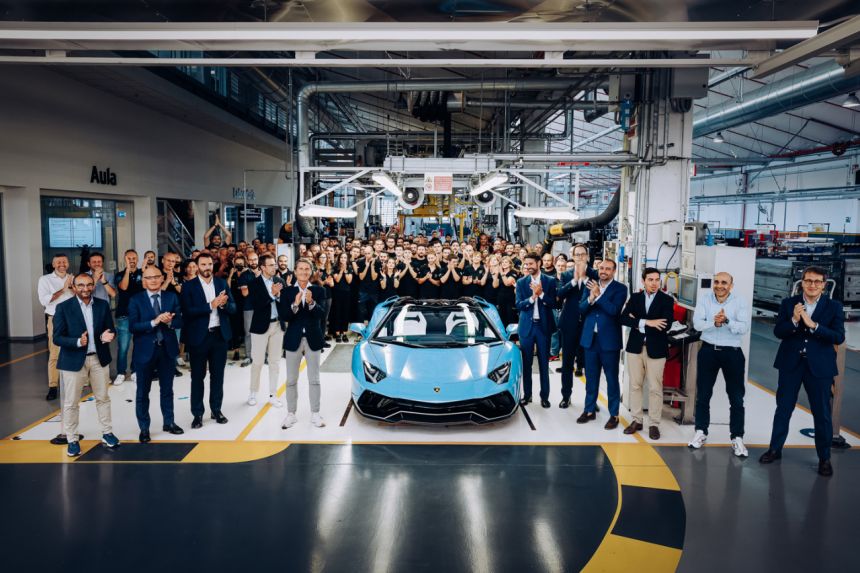 End of an era: Final Aventador rolls off Lamborghini assembly line image