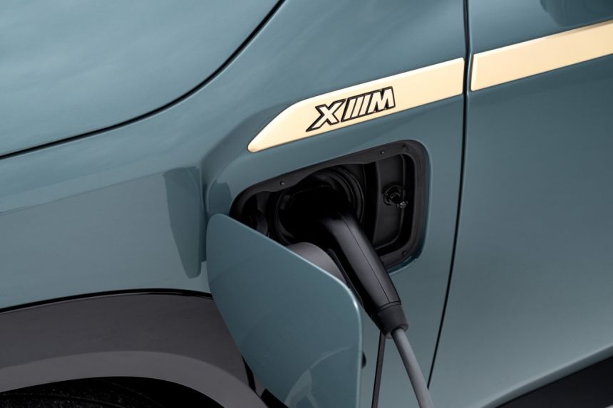 2023 BMW XM hybrid is a 653 HP super SUV image