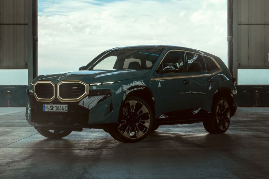 2023 BMW XM hybrid is a 653 HP super SUV image
