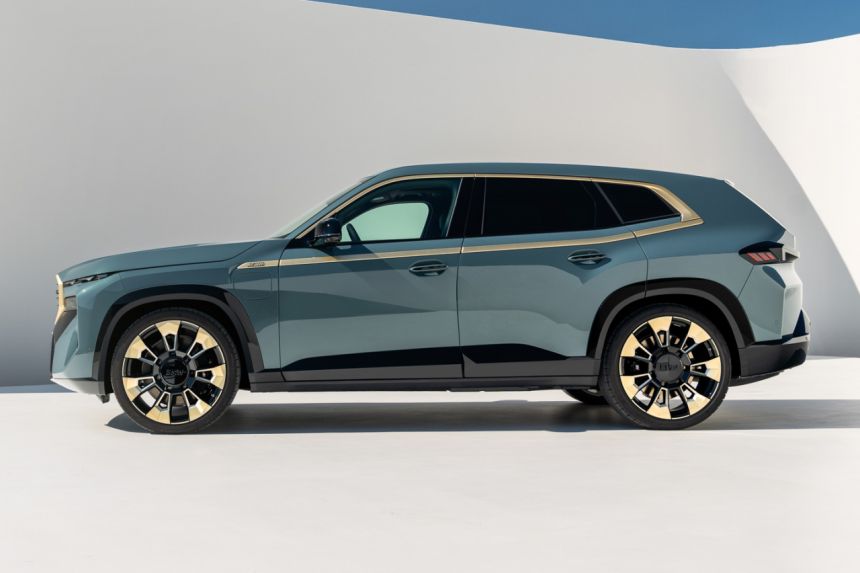 2023 BMW XM hybrid is a 653 HP super SUV image