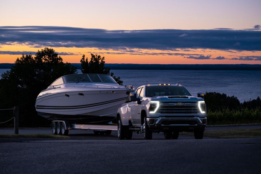 2024 Chevrolet Silverado HD can tow over 10,200 kg image