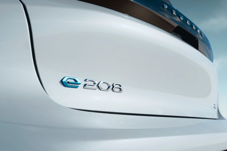 2023 Peugeot e-208 is an electric hot hatch without the guilt (NO TEXT) image