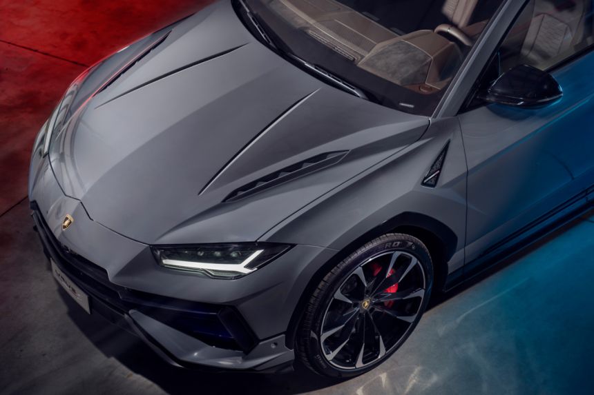 2023 Lamborghini Urus S debuts as the sleeper Performante image