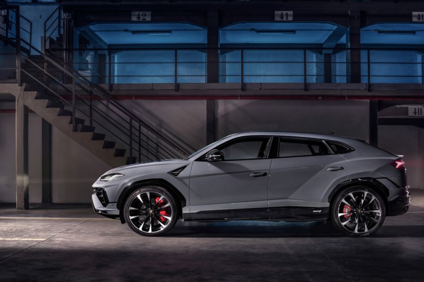 2023 Lamborghini Urus S debuts as the sleeper Performante image