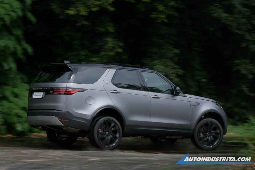 2023 Land Rover Discovery S D250 image