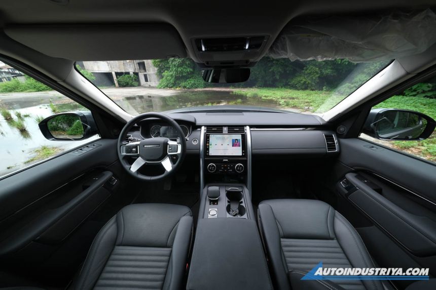 2023 Land Rover Discovery S D250 image