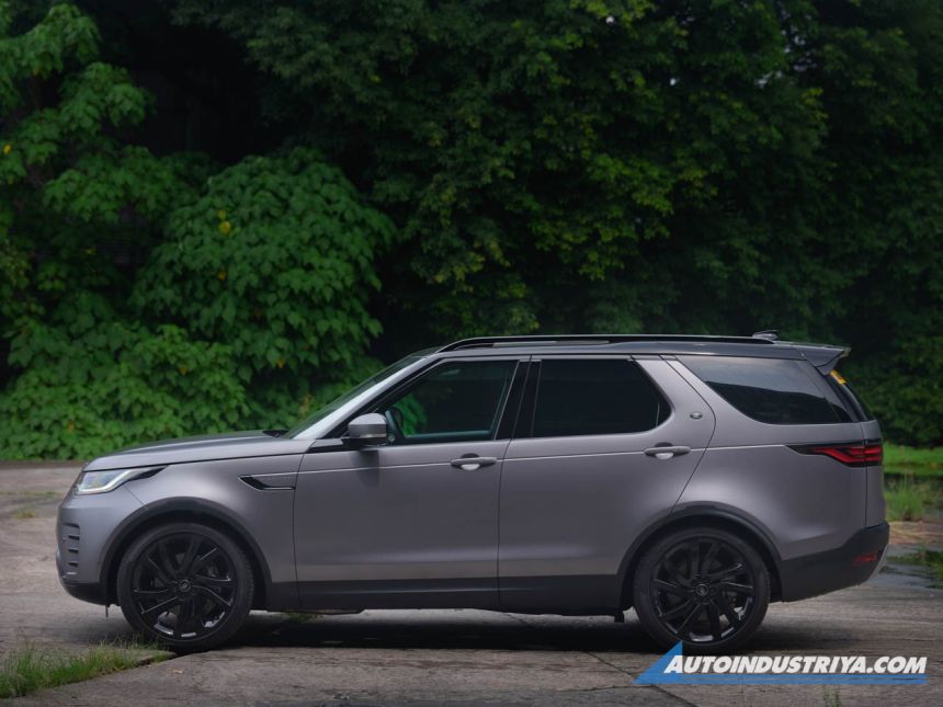 2023 Land Rover Discovery S D250 image