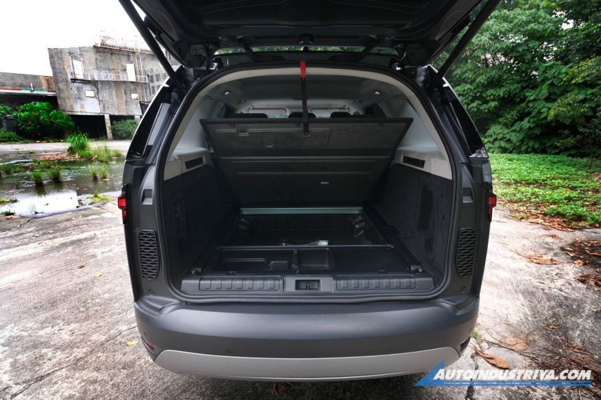 2023 Land Rover Discovery S D250 image